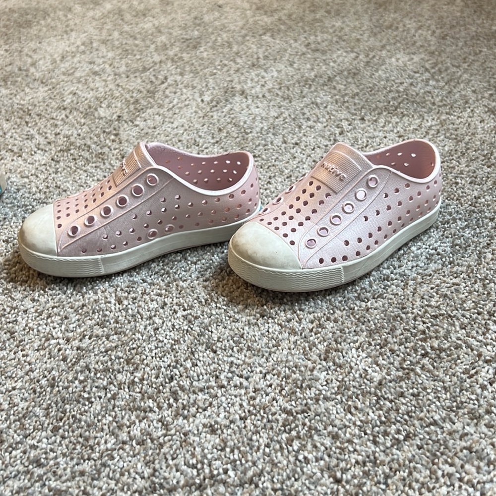 Native toddler shoe in pink